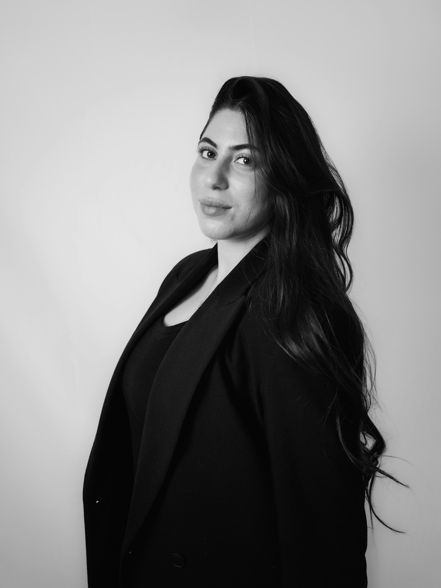 Creating Elegance: The Style of Una Dervish